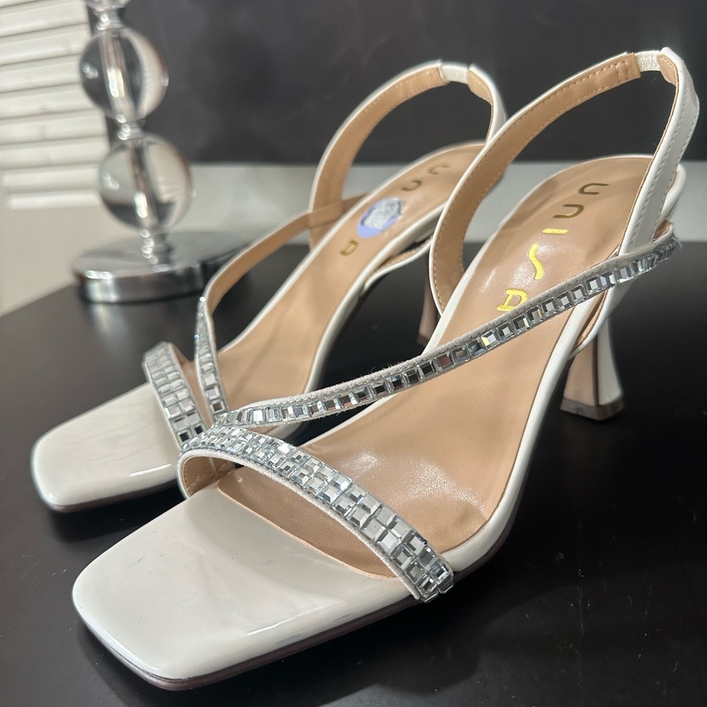 🆕Unisa White Faux Leather Heels